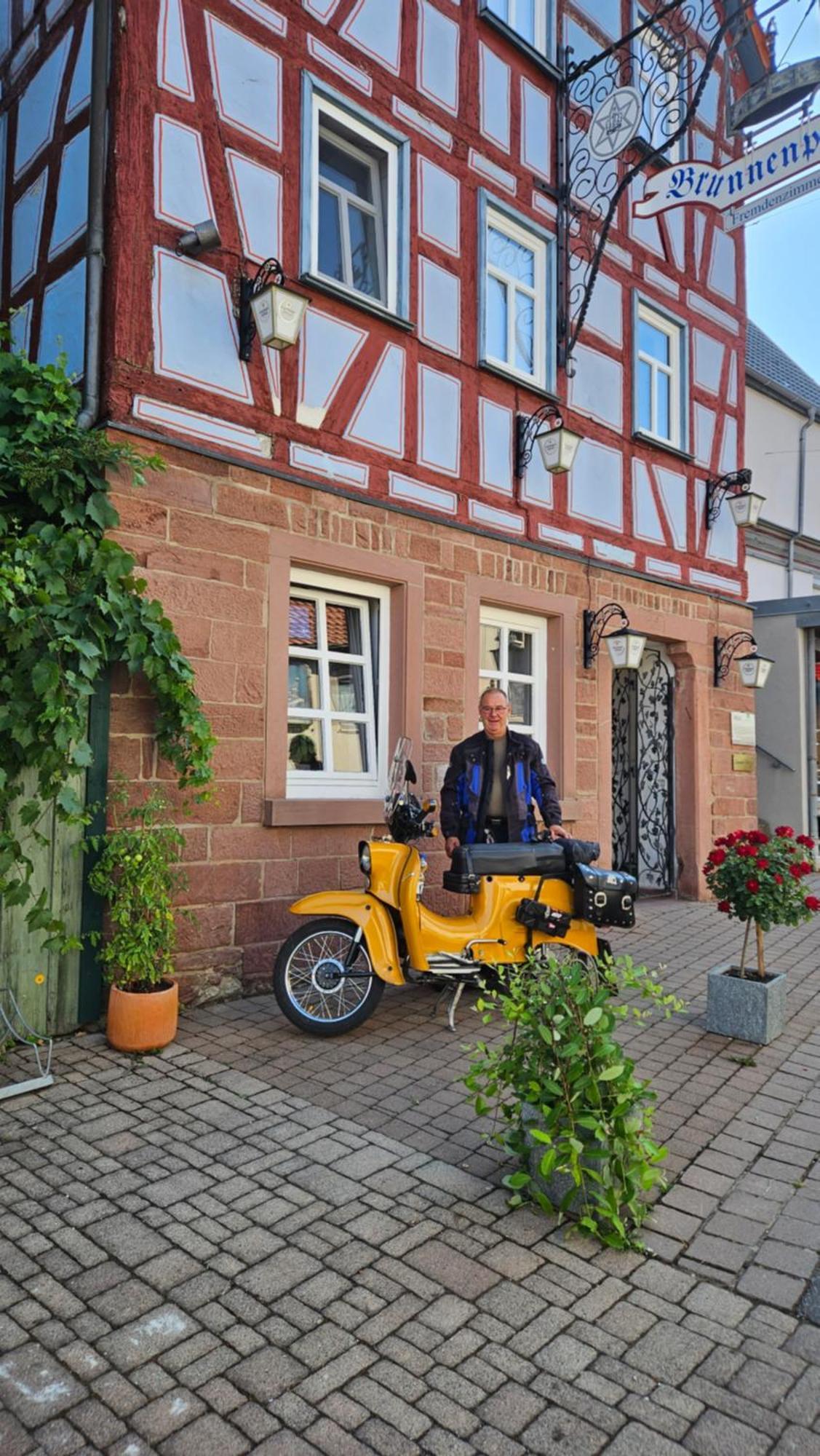 Brunnenputzer Pension Restaurant キュルスハイム エクステリア 写真